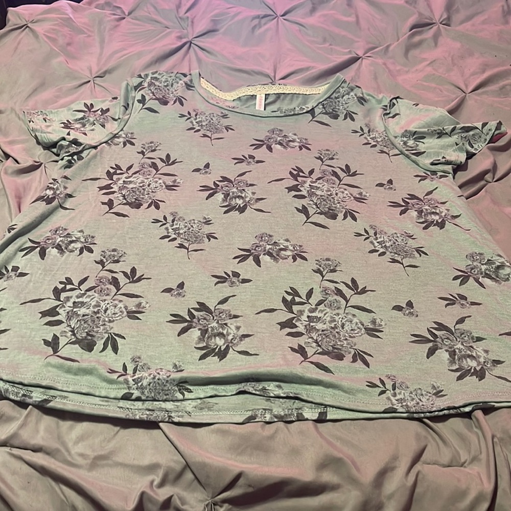 Xhilaration floral top